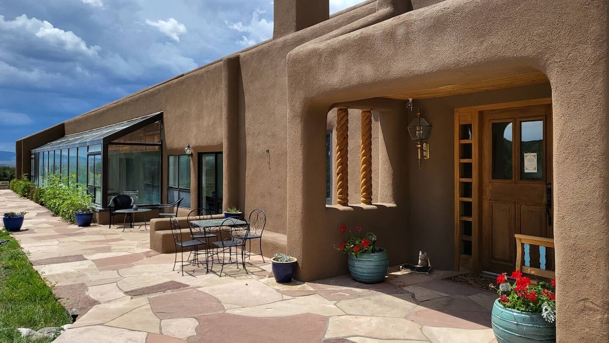 Cielo House, pool & hot tub near Taos Ski Valley