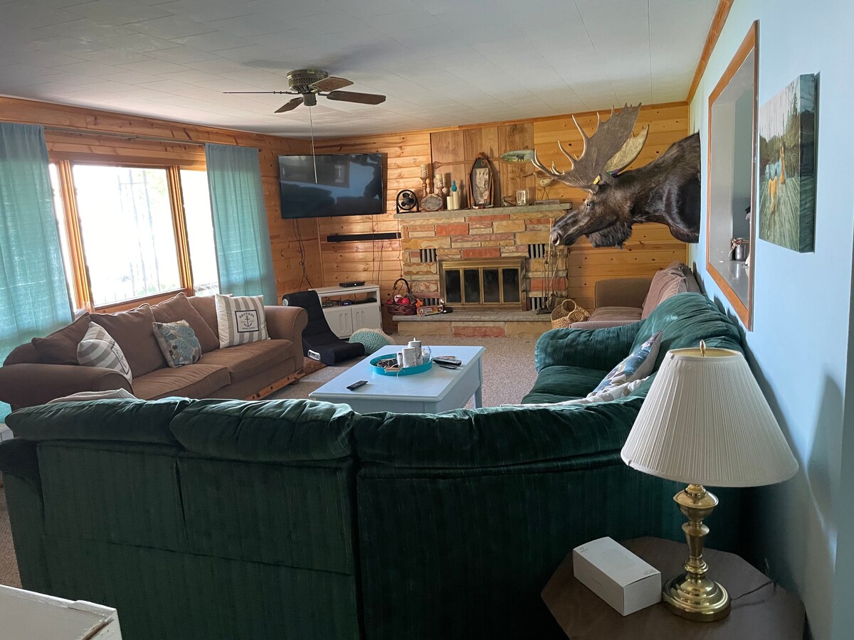 Relaxing 3 bedroom cottage on Mullett lake