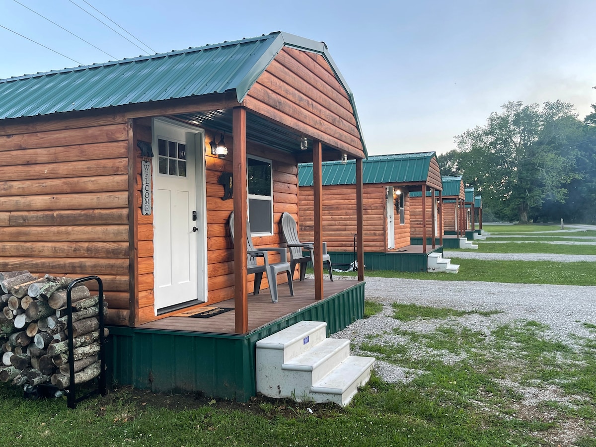 8 MIN WALK TO CAVERNS -THE DANCIN' DEER TINY CABIN