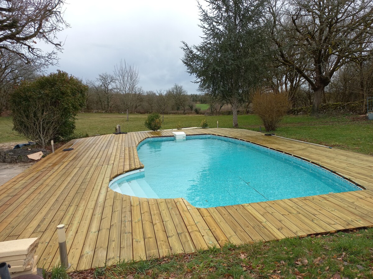 Authentique et grande longère lotoise avec piscine