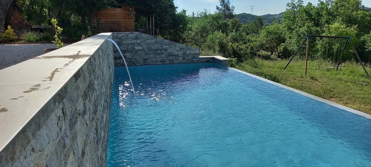 Magnifique villa avec piscine et vue imprenable !