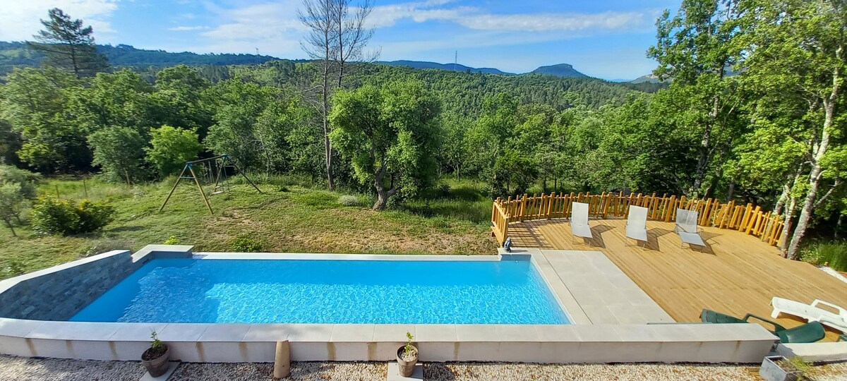 Magnifique villa avec piscine et vue imprenable !