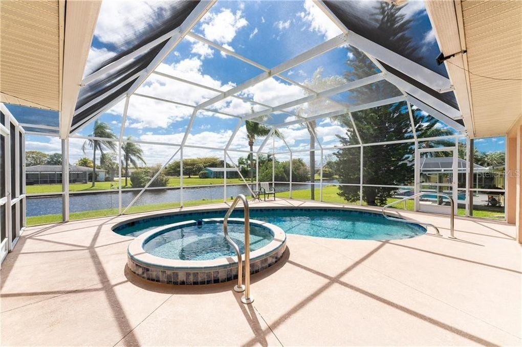 Canal View+ SPA! Heated Pool Included! Near Beach