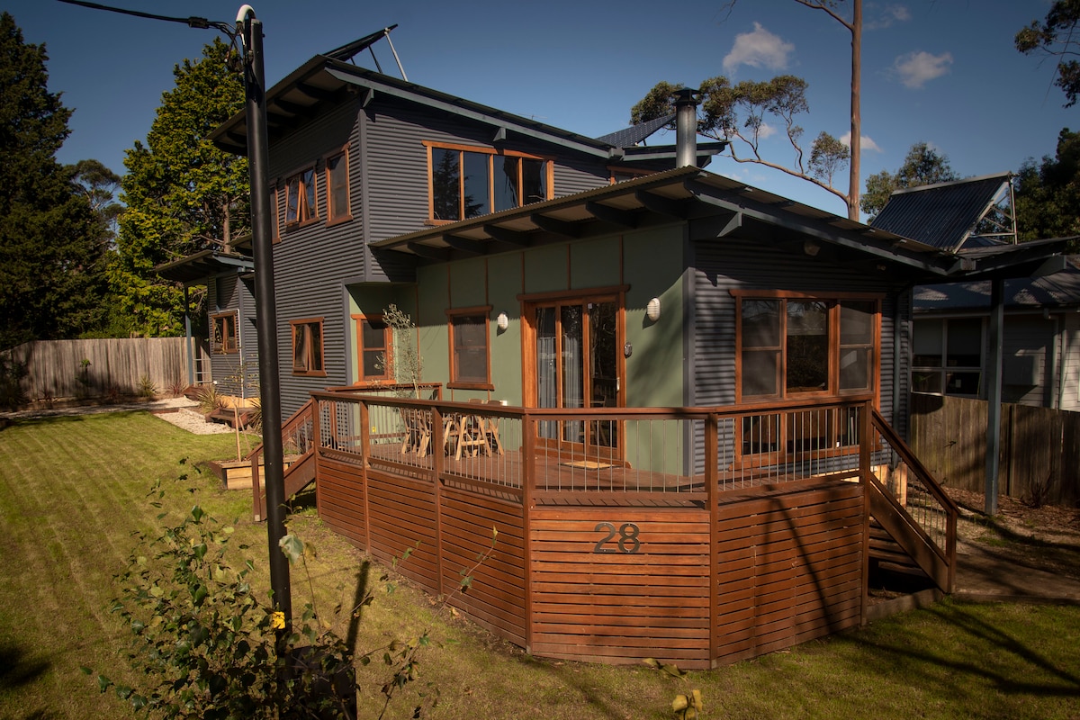 Loftus House//卡通巴现代山区生活