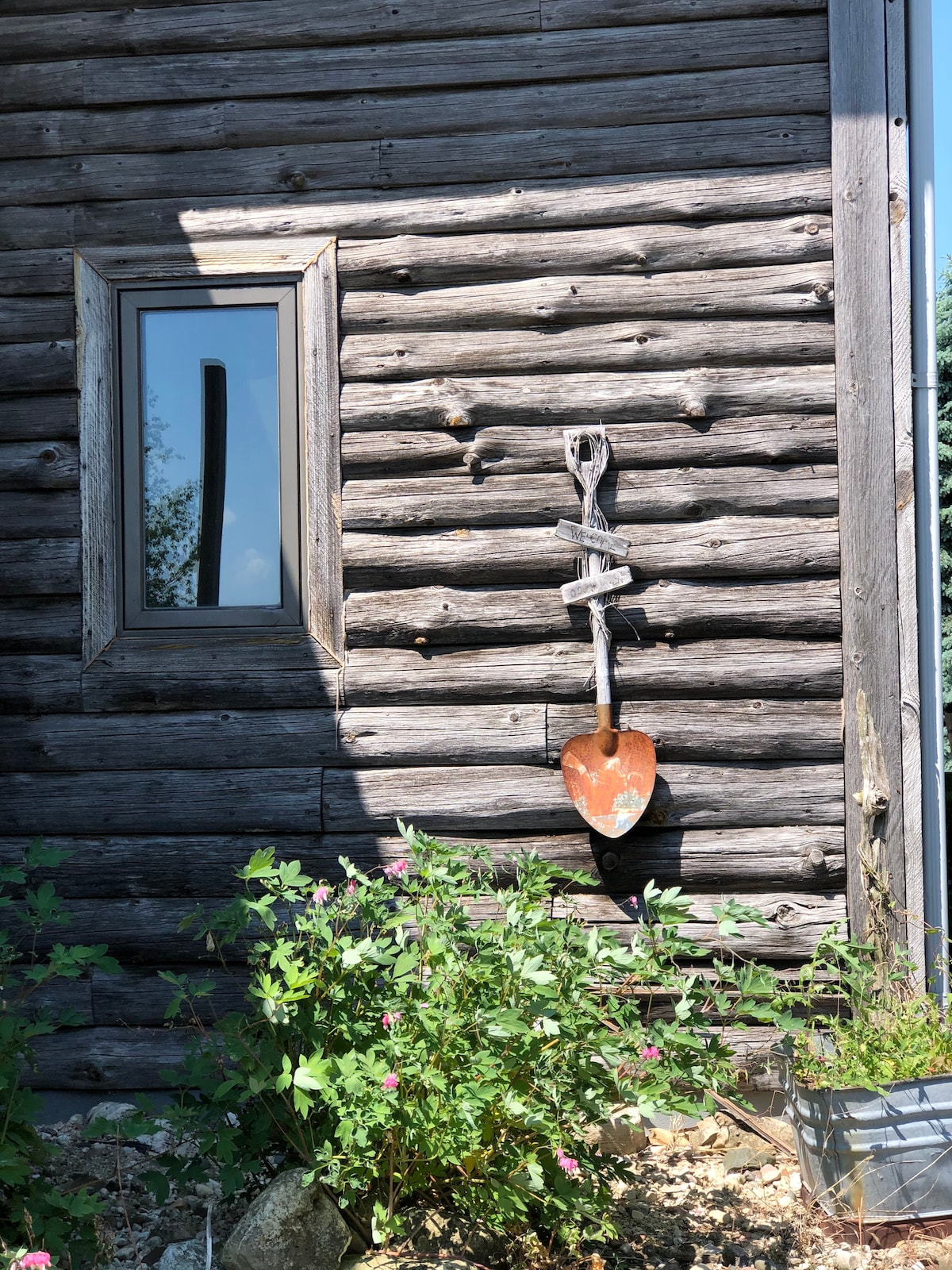 Rustic Hideaway on the Ledge