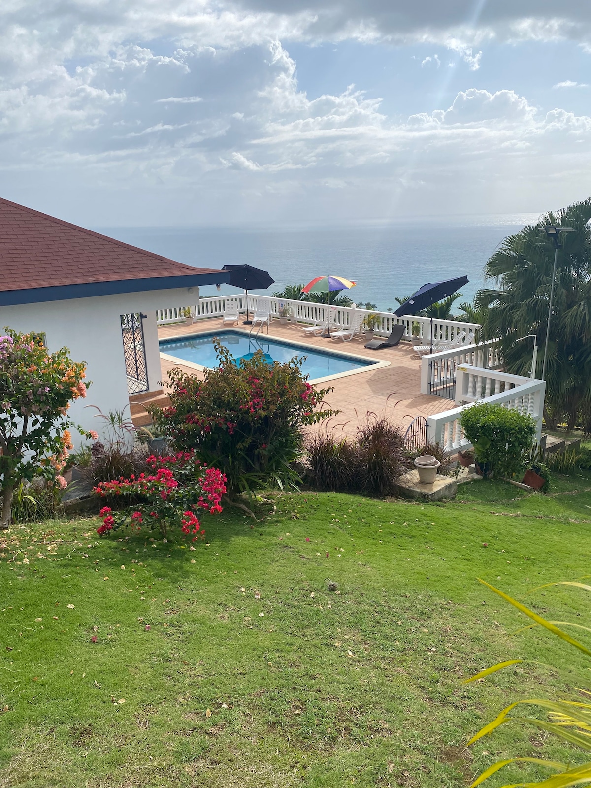 Hillside Shangrila Villa : with Ocean  View & Pool