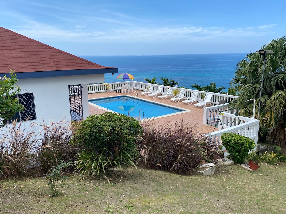 Hillside Shangrila Villa : with Ocean  View & Pool