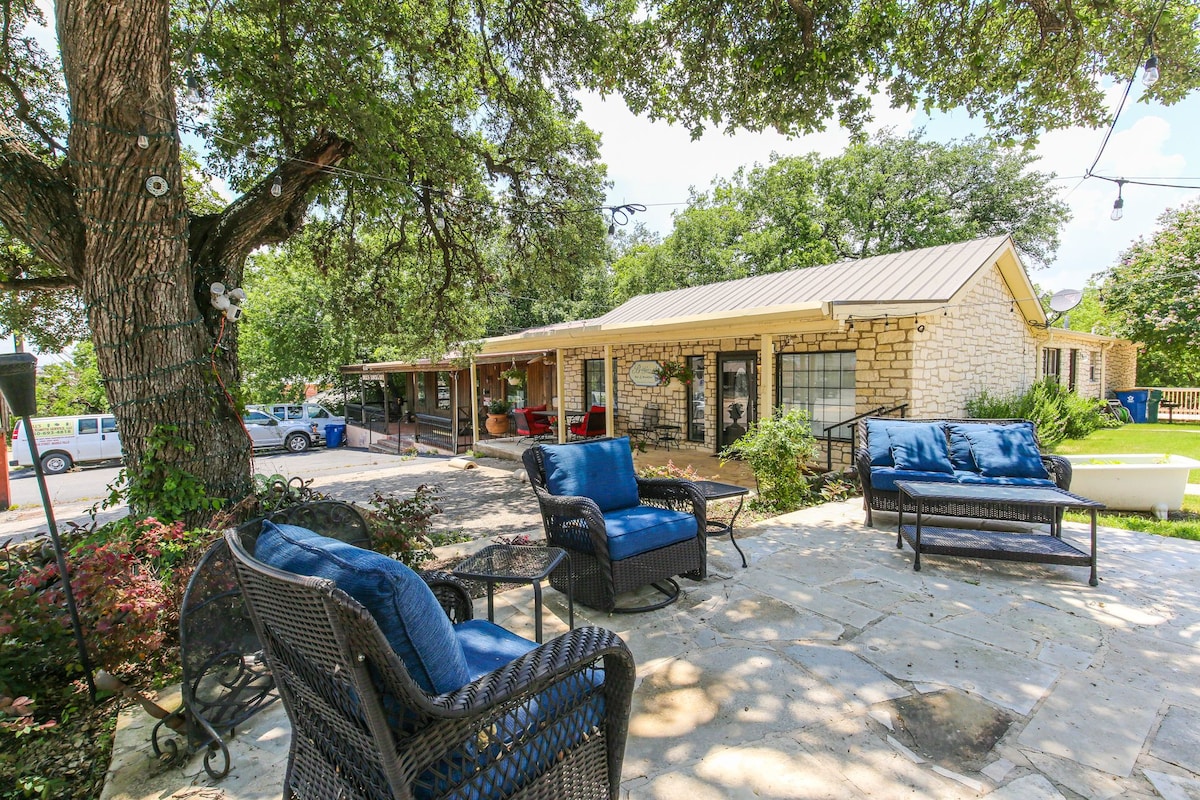 Historic Main St Marble Falls Cottage