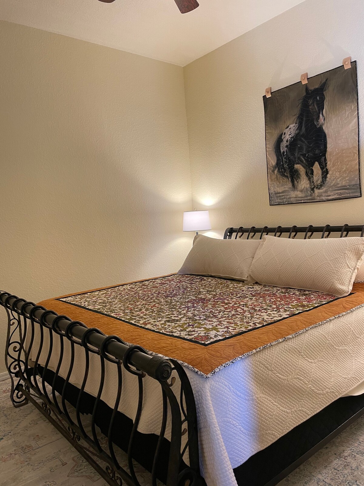 The "Appaloosa Room" at Yaqui Hideout.