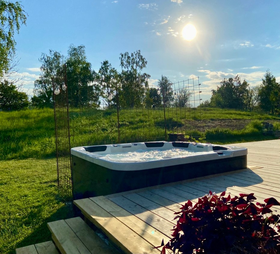 Trevlig villa på landet med bubbelpool och veranda