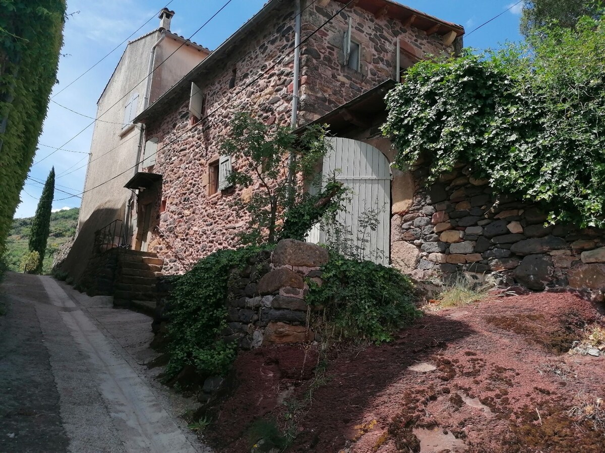 "la cofrérie" maison de village authentique