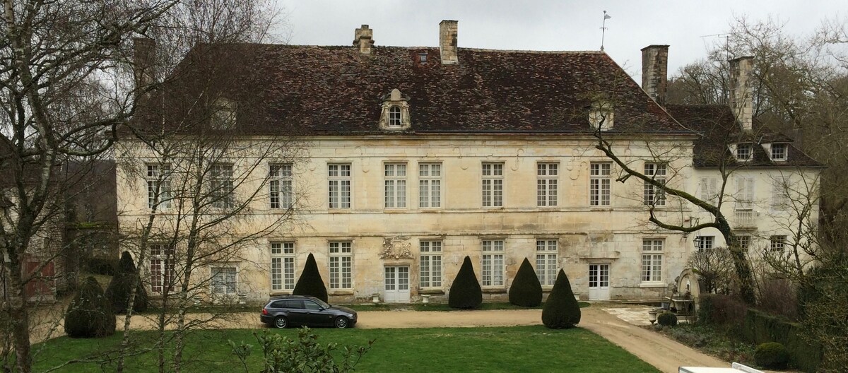 Château de Viviers au calme  de Chablis