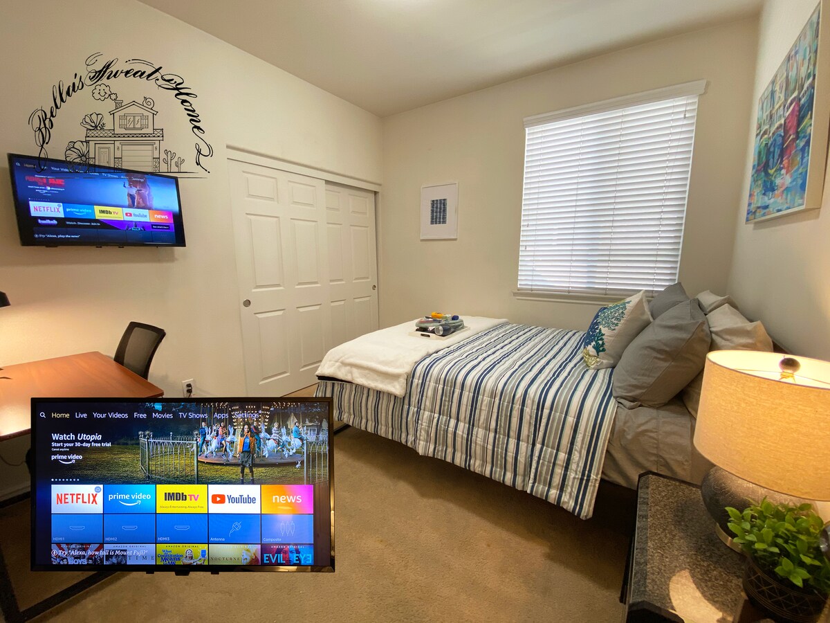 Cozy Clean bedroom&smart TV with Great location 30