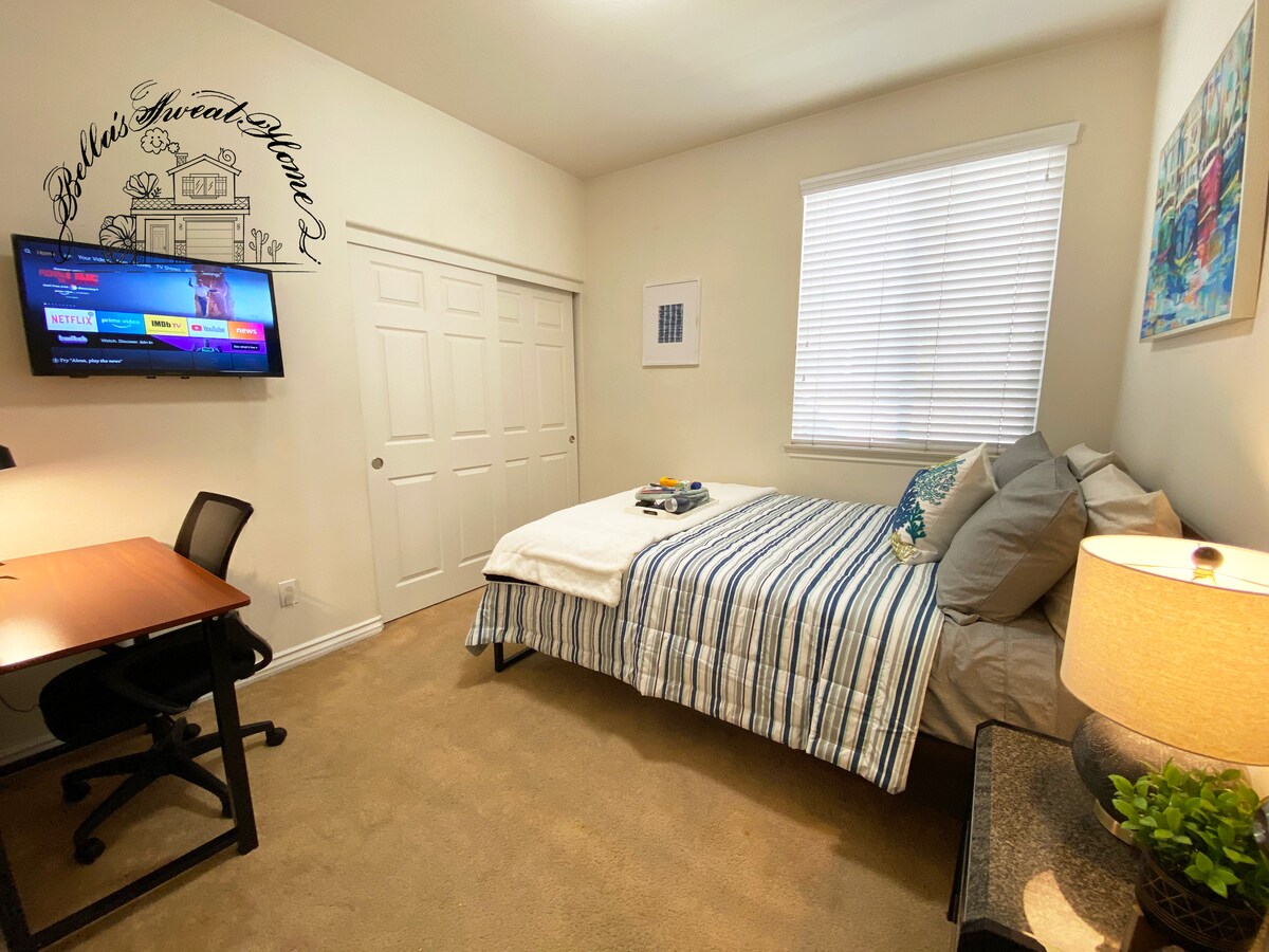 Cozy Clean bedroom&smart TV with Great location 30