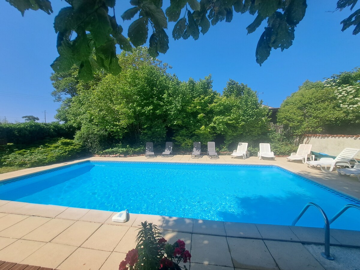 Gites with pool RUCHE cottage La Grange du Moulin