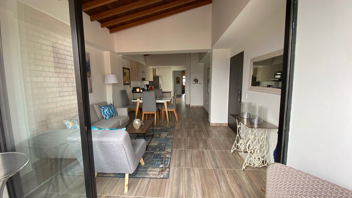 舒适的新公寓， Envigado区。