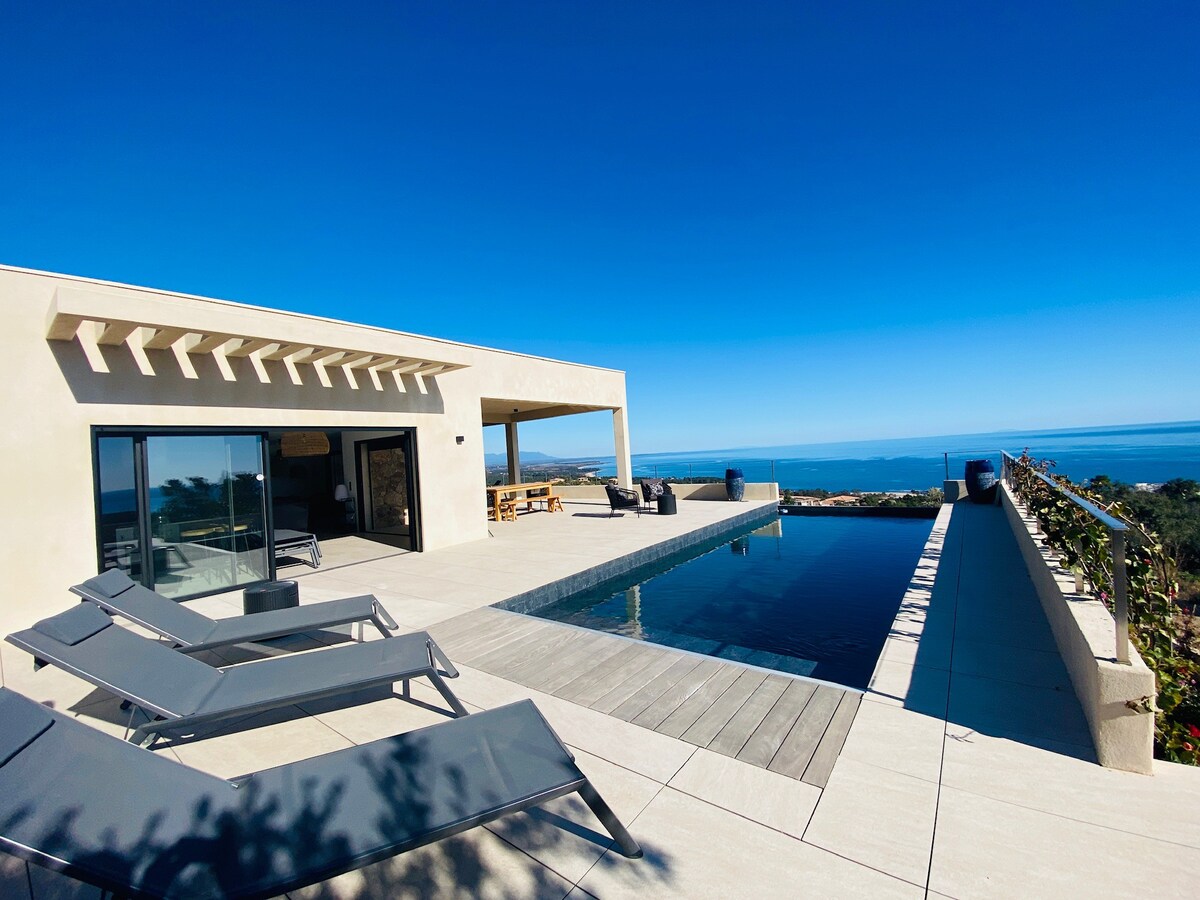 Villa magnifique avec piscine et vue mer