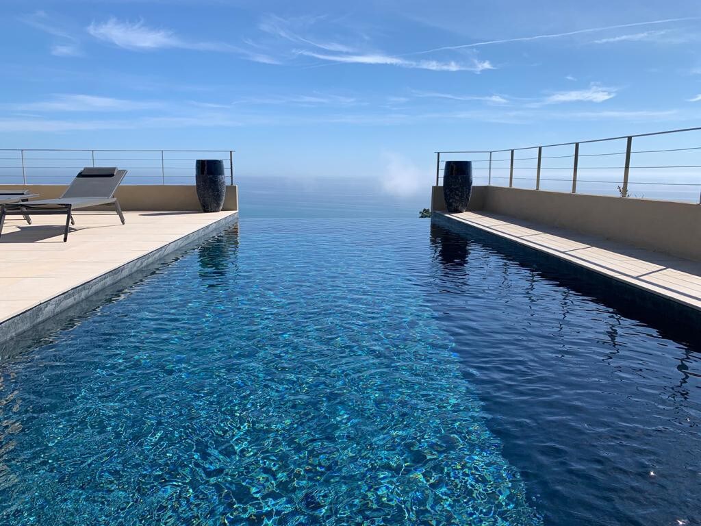 Villa magnifique avec piscine et vue mer