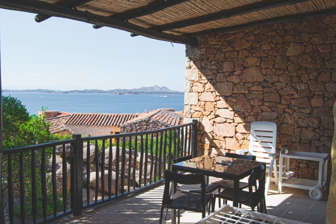 Baja sardinia- stupenda vista a 2 passi dal mare