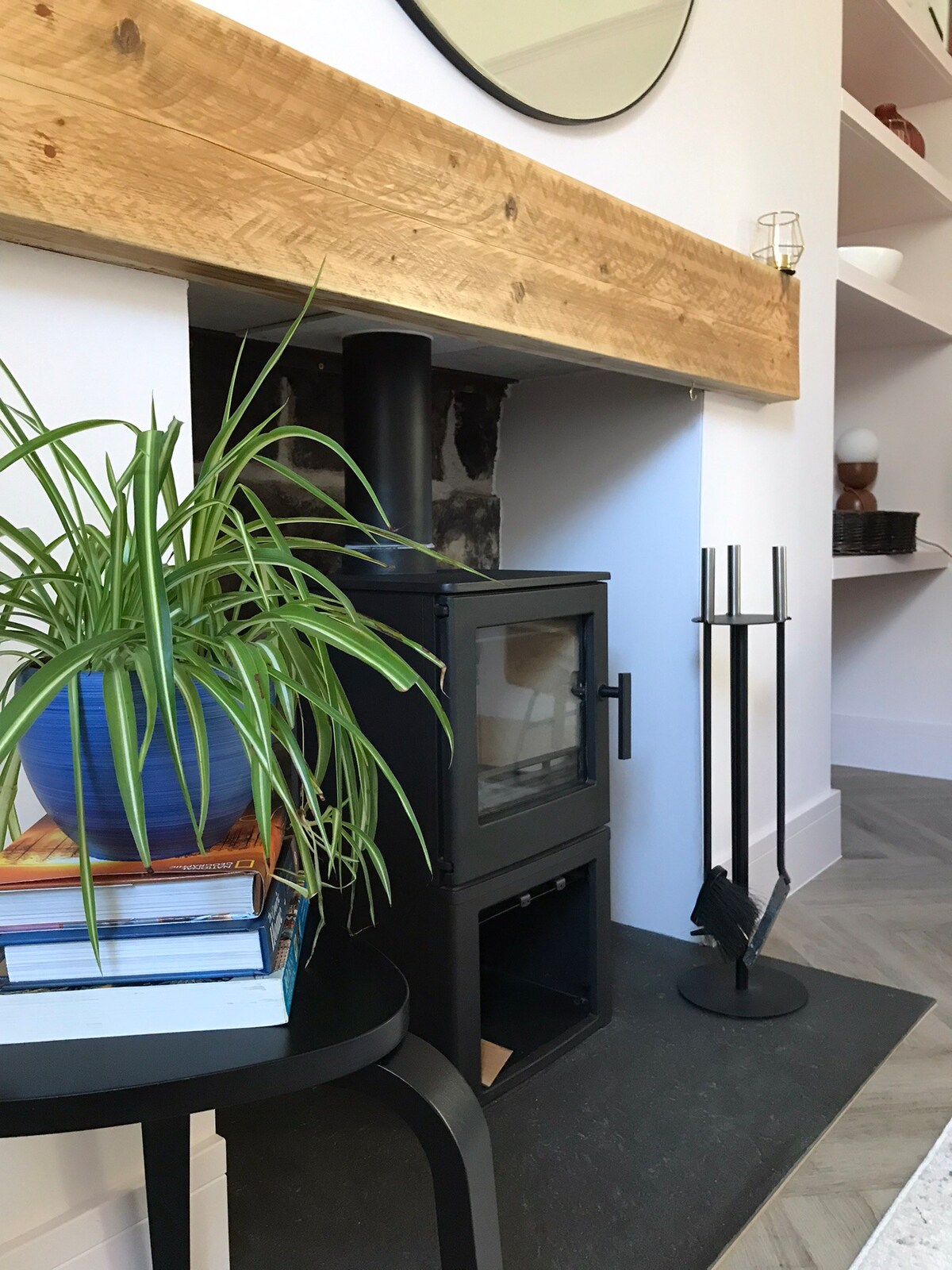 Newly renovated seaside townhouse with logburner