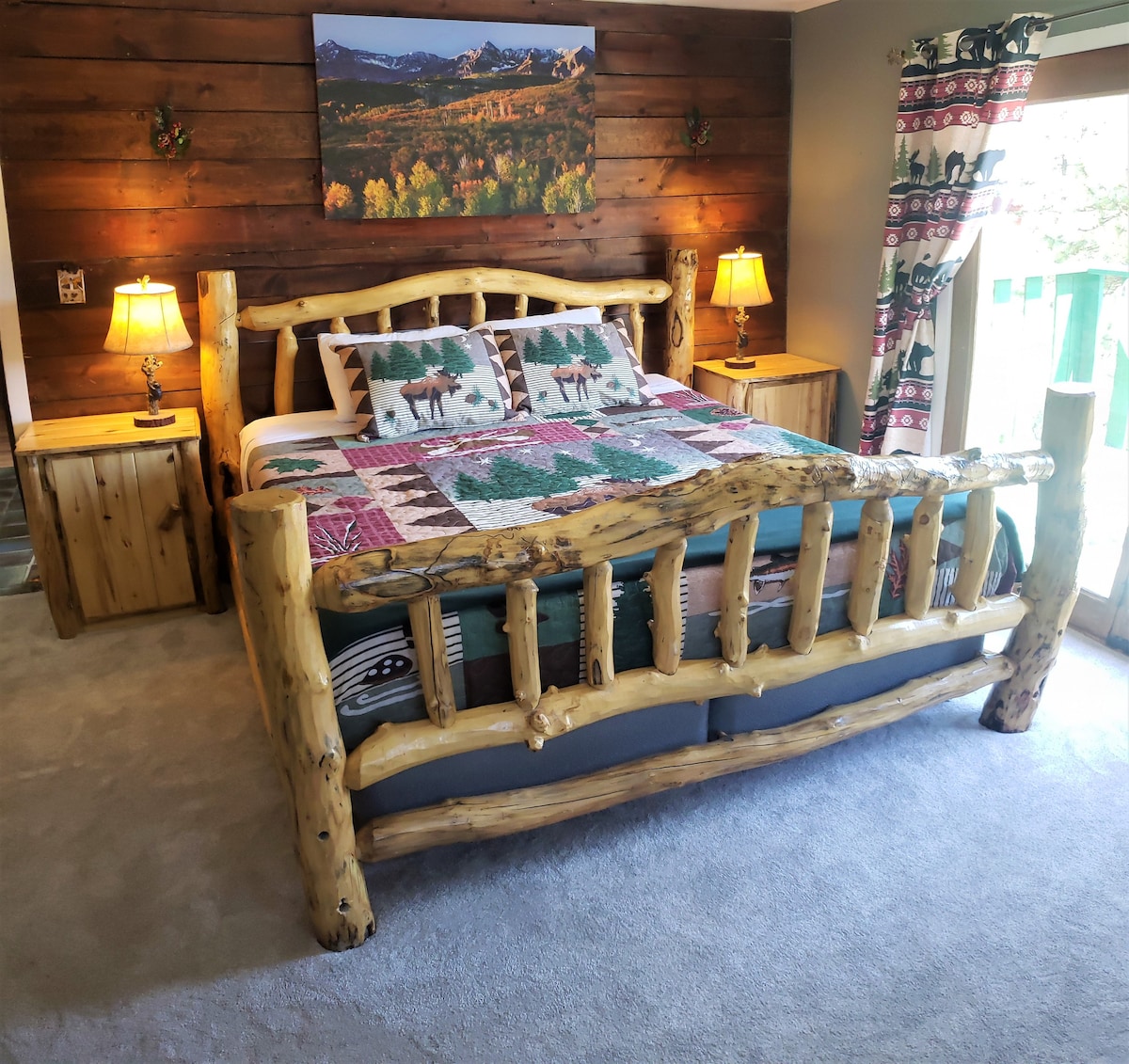 Cozy 4-Bedroom Cabin w/ Hot Tub + King Master Bed