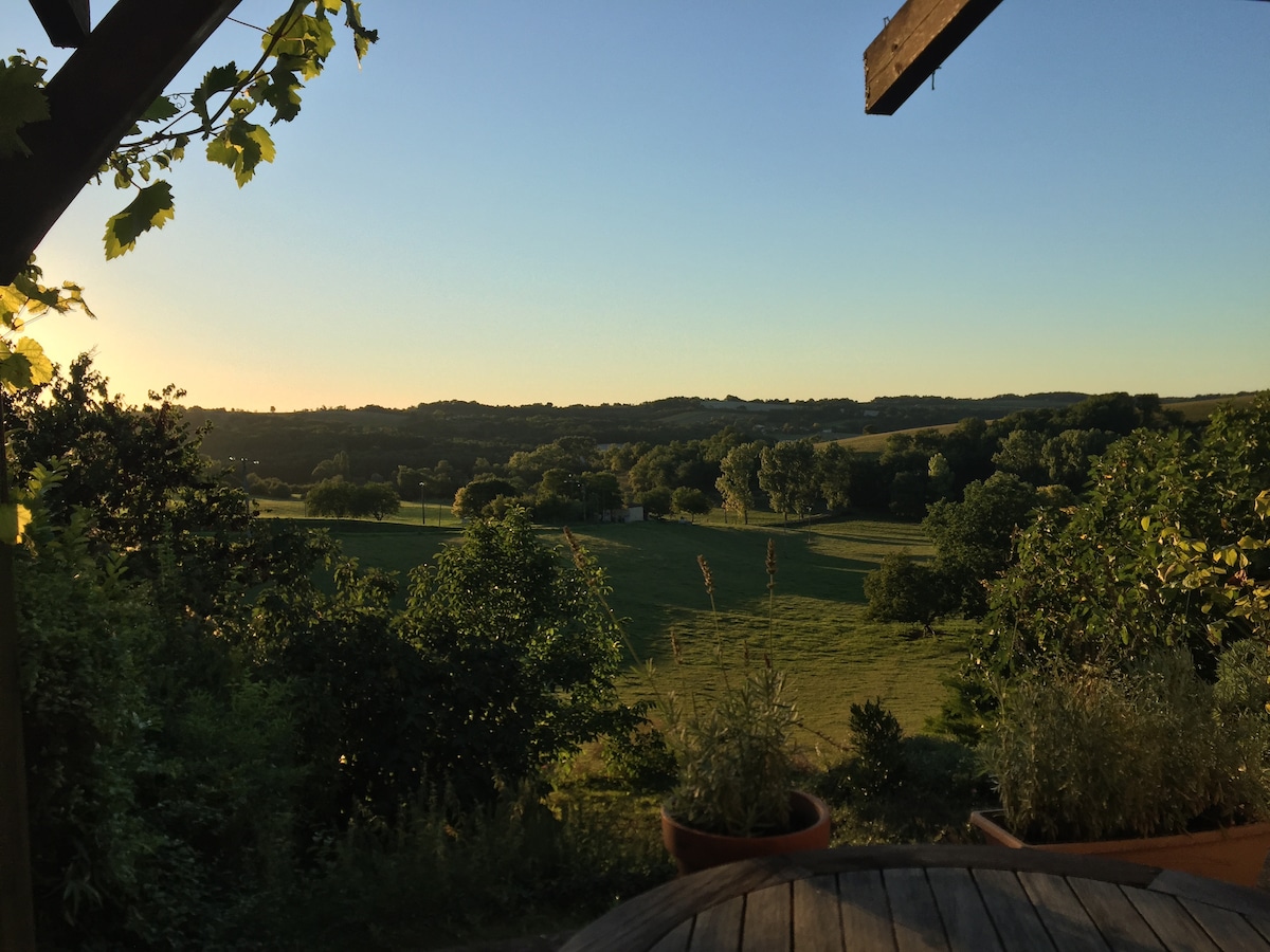 Beautiful country studio with spectactular views