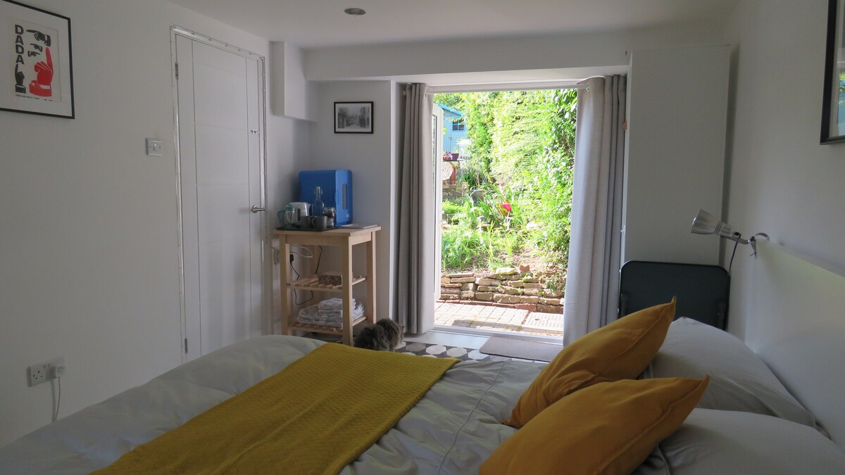 Lewes: ensuite, own access, breakfast included