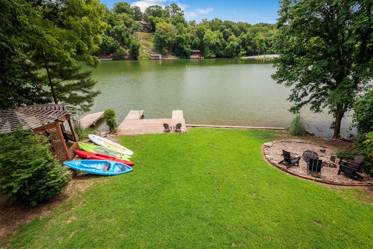 Ozark Oasis Lakehouse, Only 30 steps to the Lake