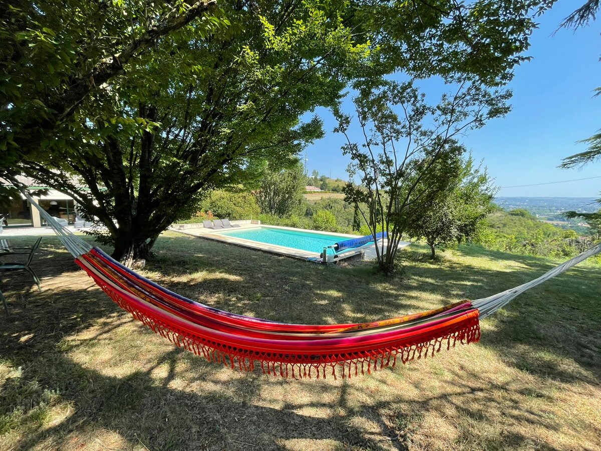 Maison avec piscine vue imprenable sur la ville