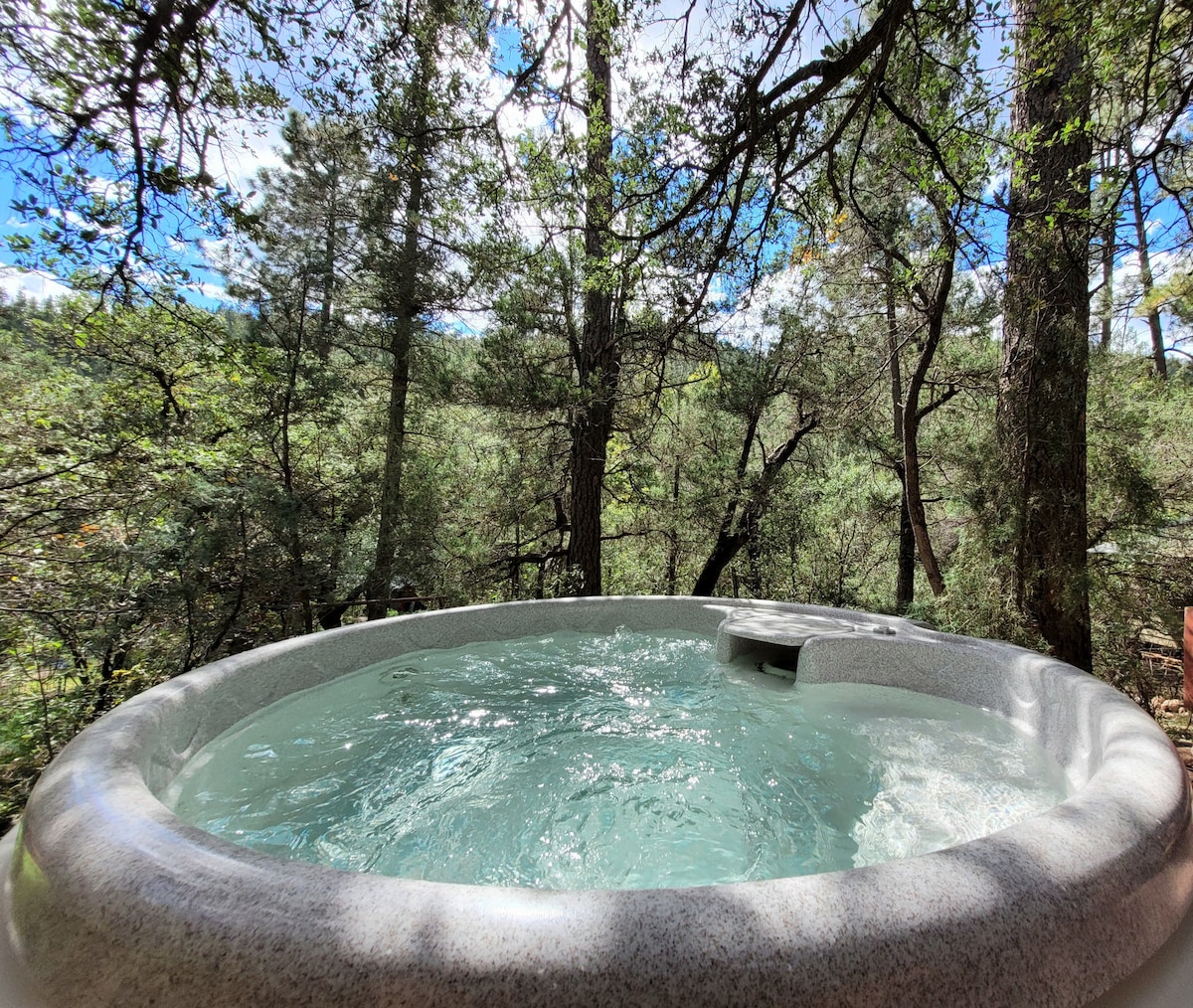 Tonto Creek的Applecross度假木屋~徒步和热水浴缸！