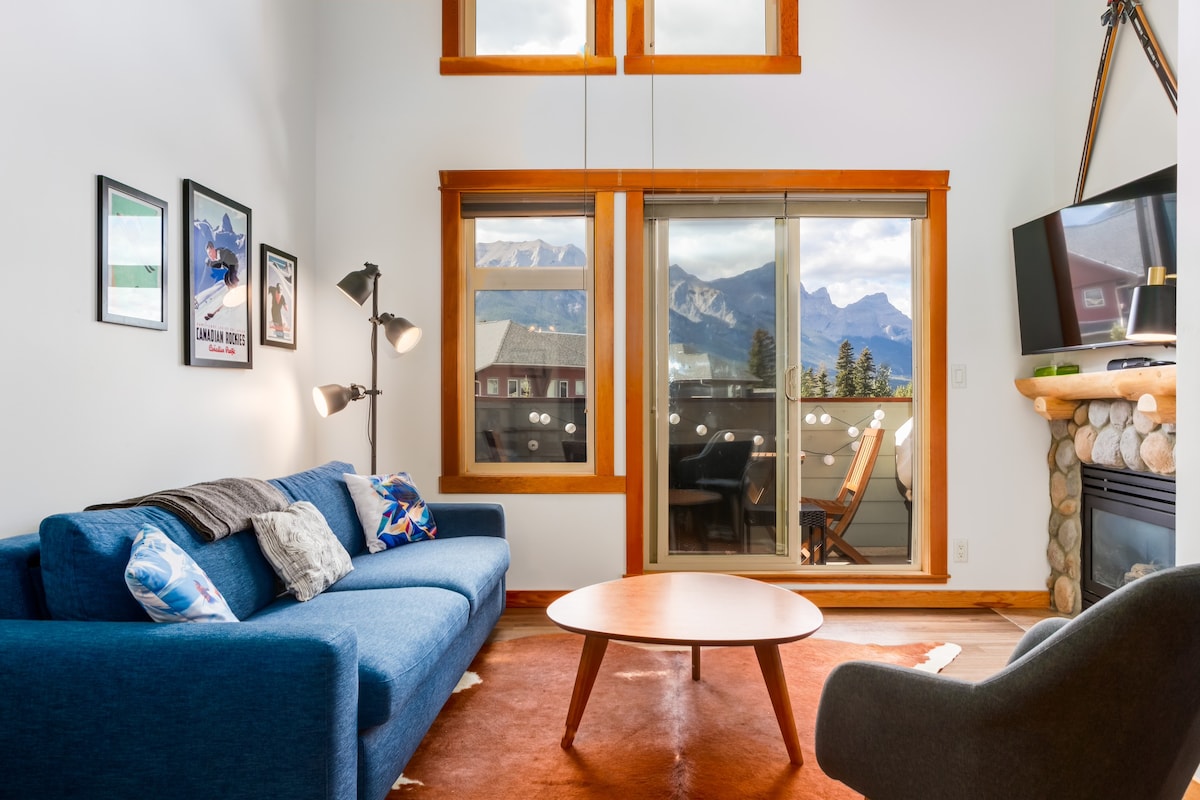 Cozy Haven w/ Stunning Mountain View in Canmore!
