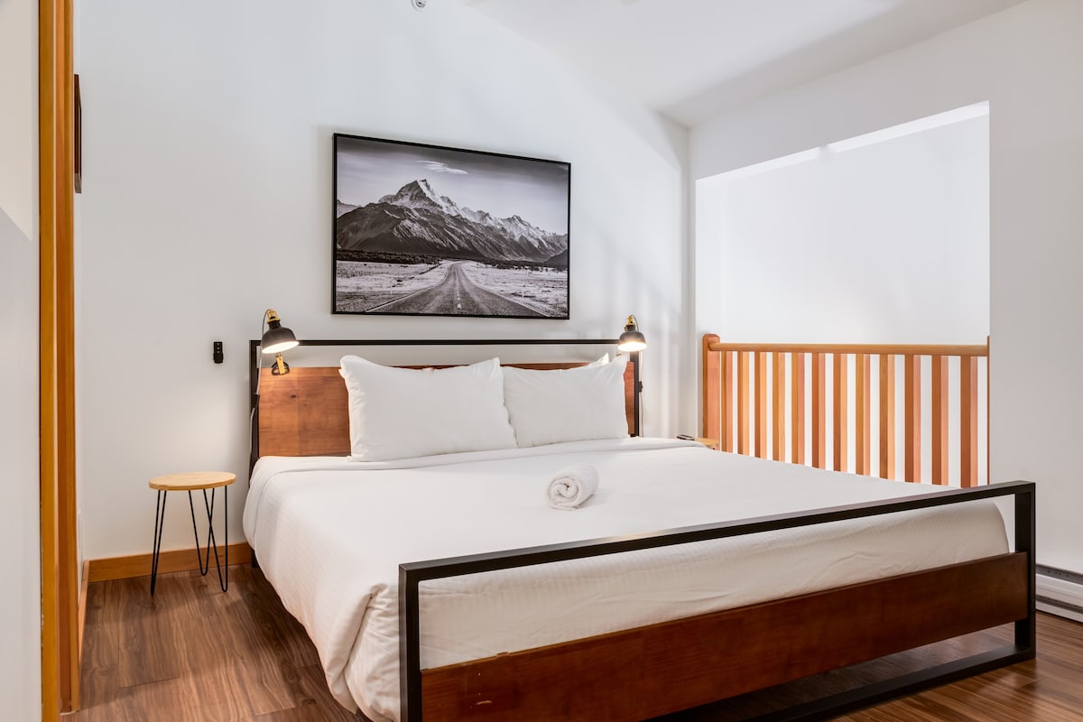 Cozy Haven w/ Stunning Mountain View in Canmore!