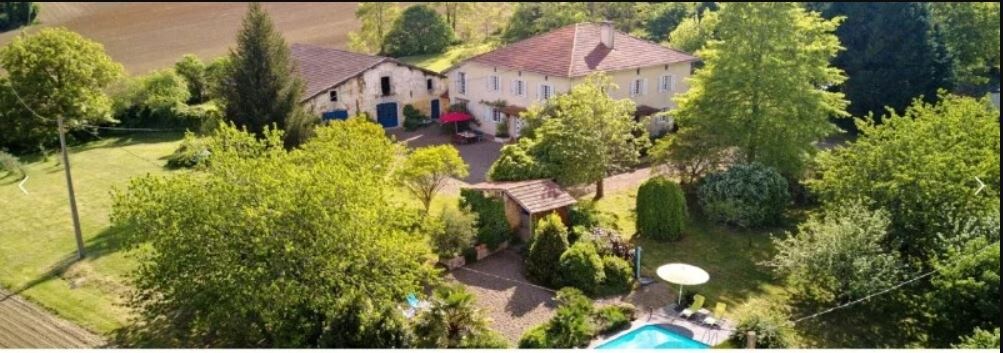 Large country house, private pool & large garden