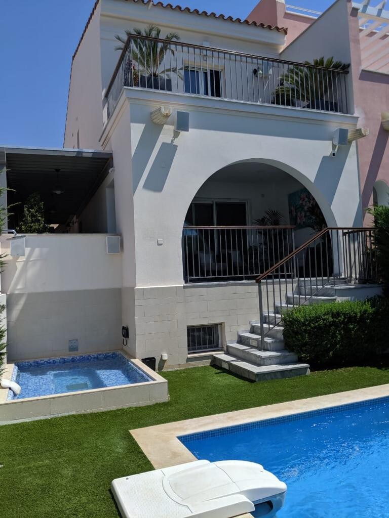 利马索尔码头（ Limassol Marina ） 4卧室别墅，带私人泊位