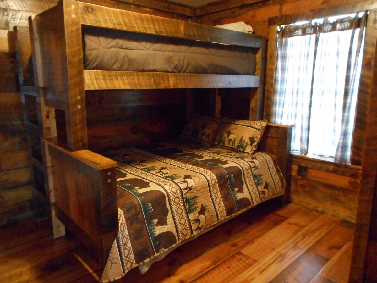 舒适的小木屋，可欣赏壮丽的双层床