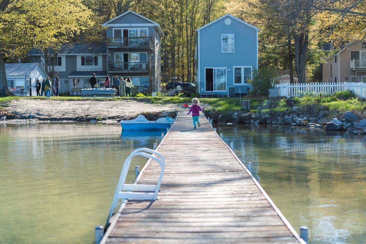 Camp Haven-Spacious, Sunny Glen Lake Cottage