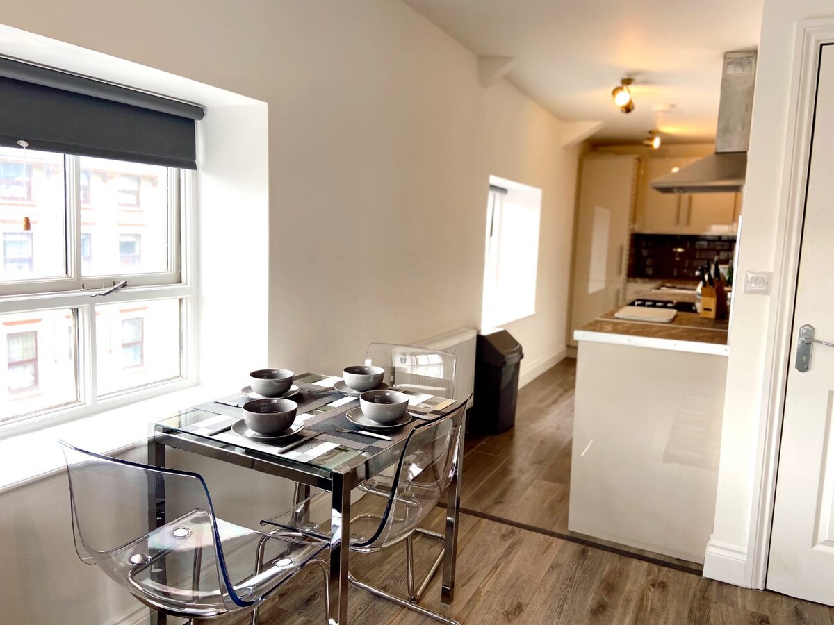 Excellent Location 2 Bed Apartment in City Centre