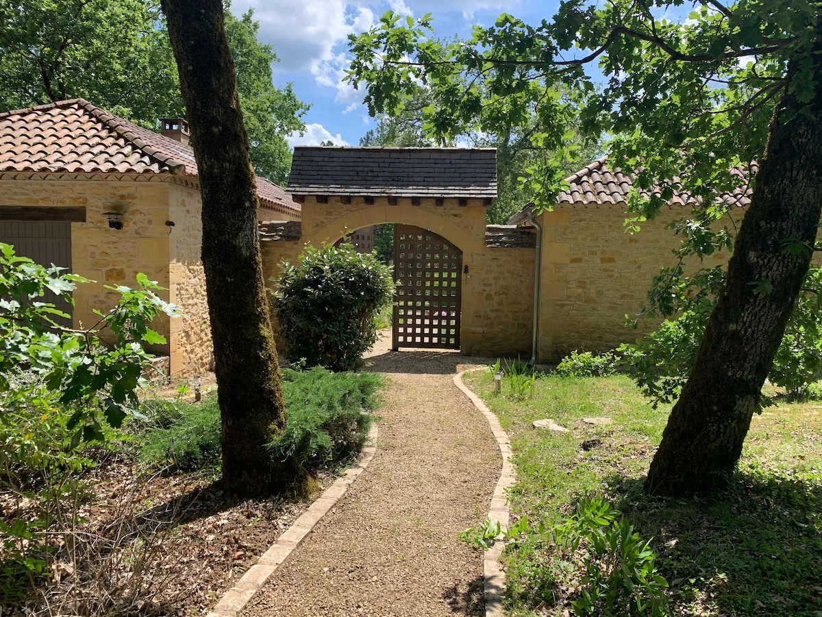 La Source, chambre d'hôte avec terrasse et piscine