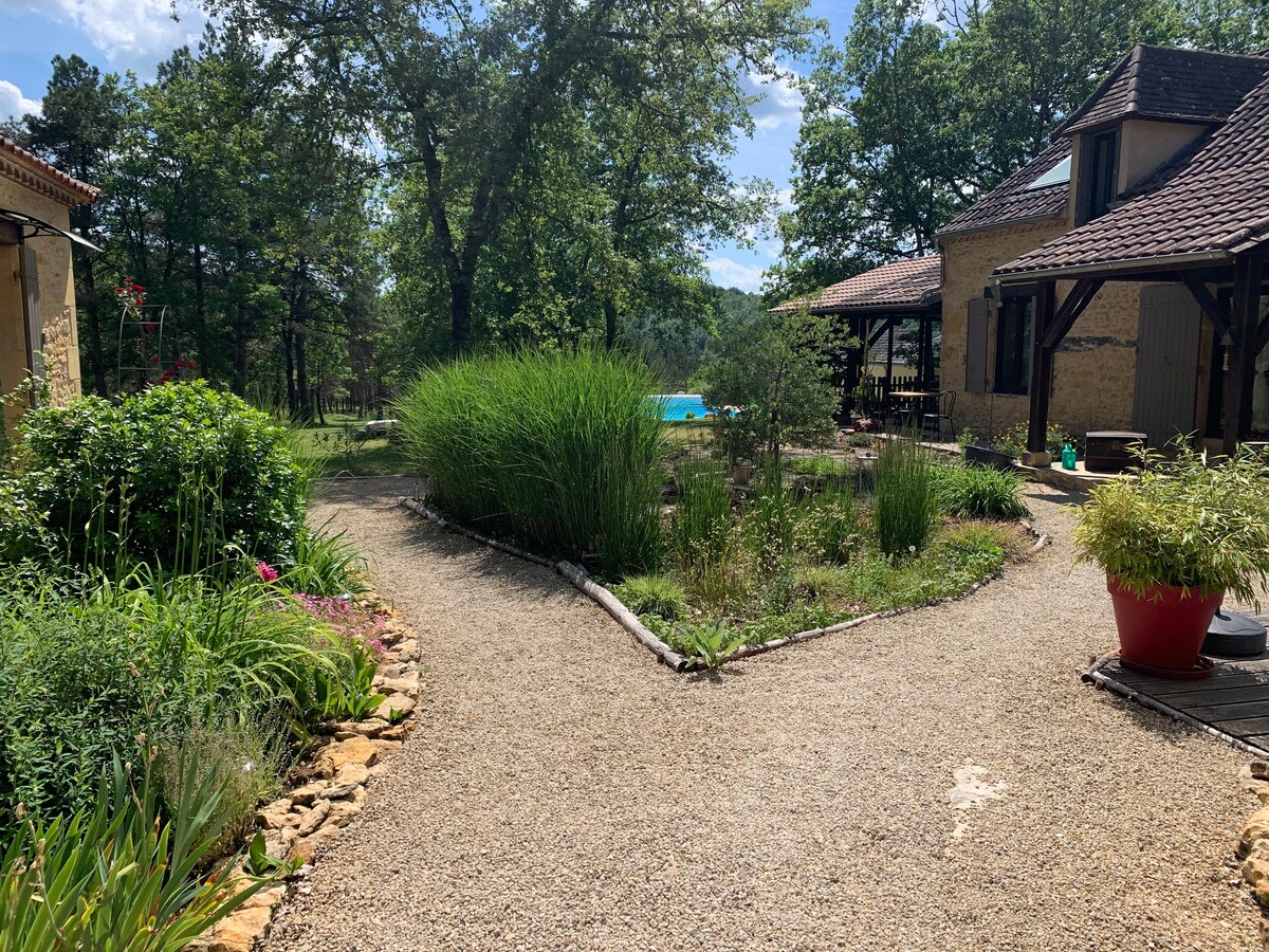 La Source, chambre d'hôte avec terrasse et piscine