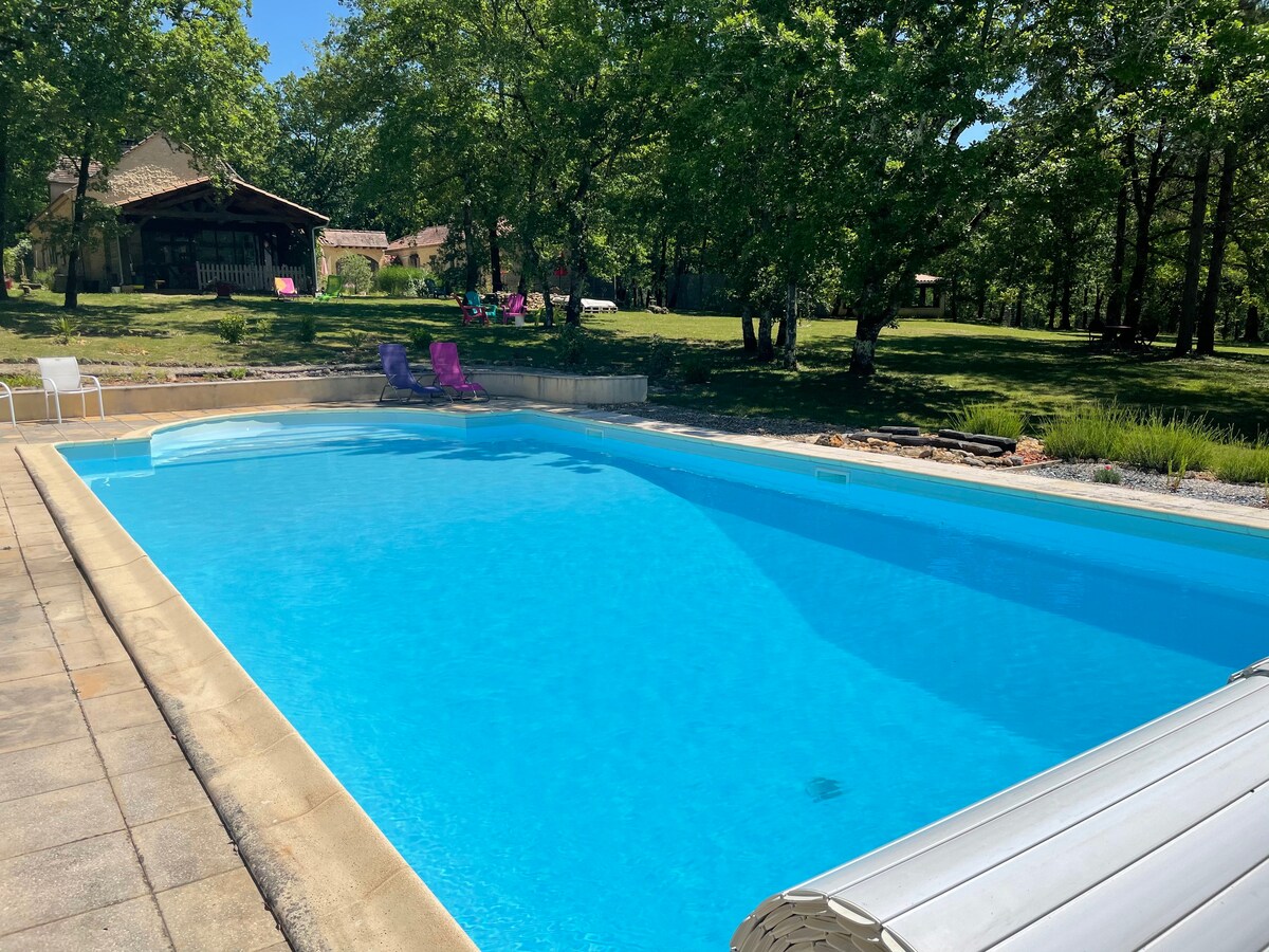 La Source, chambre d'hôte avec terrasse et piscine