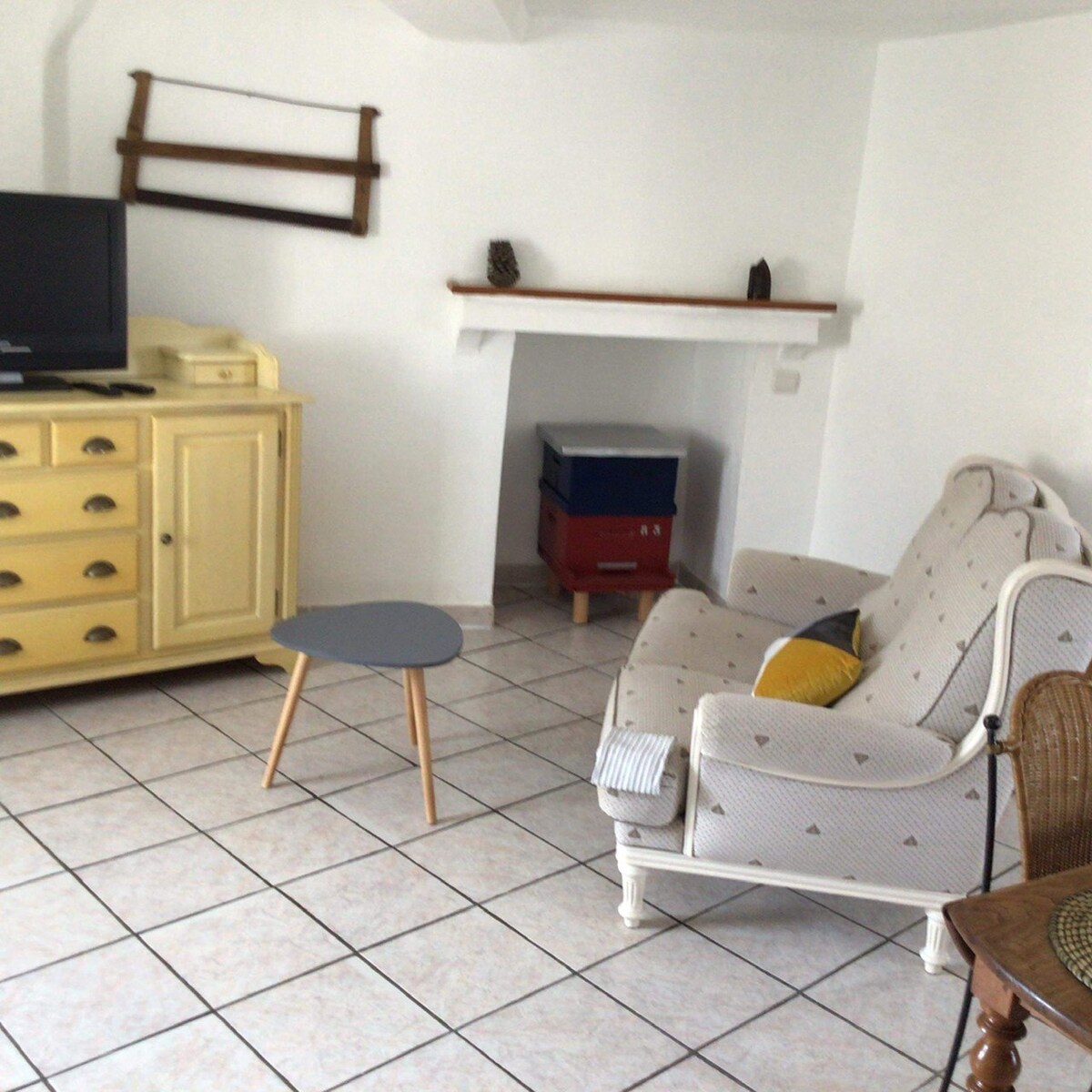 舒适的单间公寓，位于普罗旺斯村庄中心地带