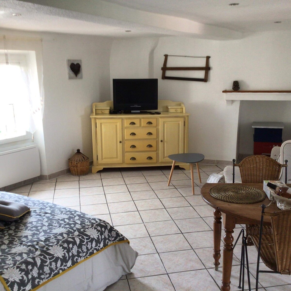 舒适的单间公寓，位于普罗旺斯村庄中心地带