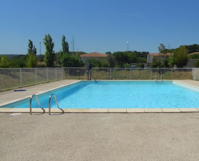 位于卡尔卡松（ Carcassonne ）的美丽的T2 ，设有游泳池。