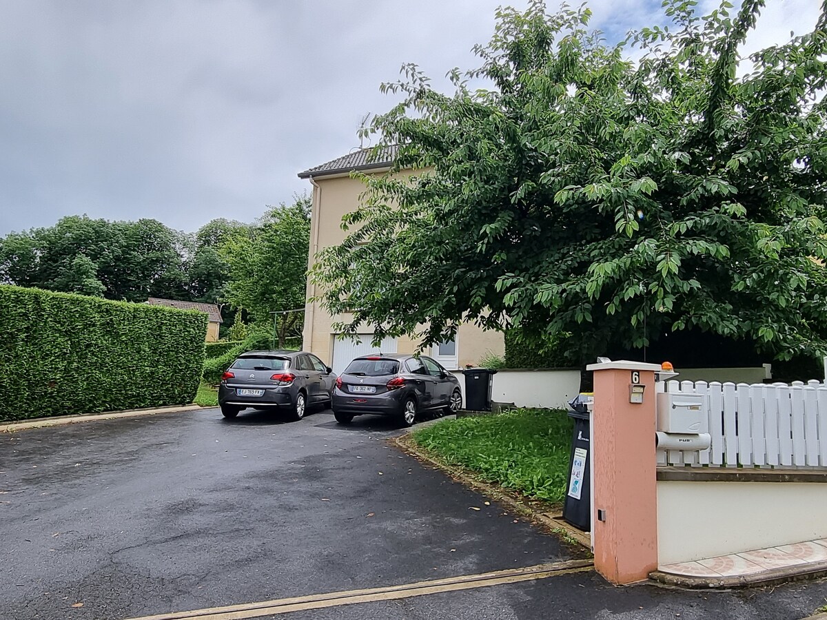 Pavillon indépendant dans cadre verdoyant