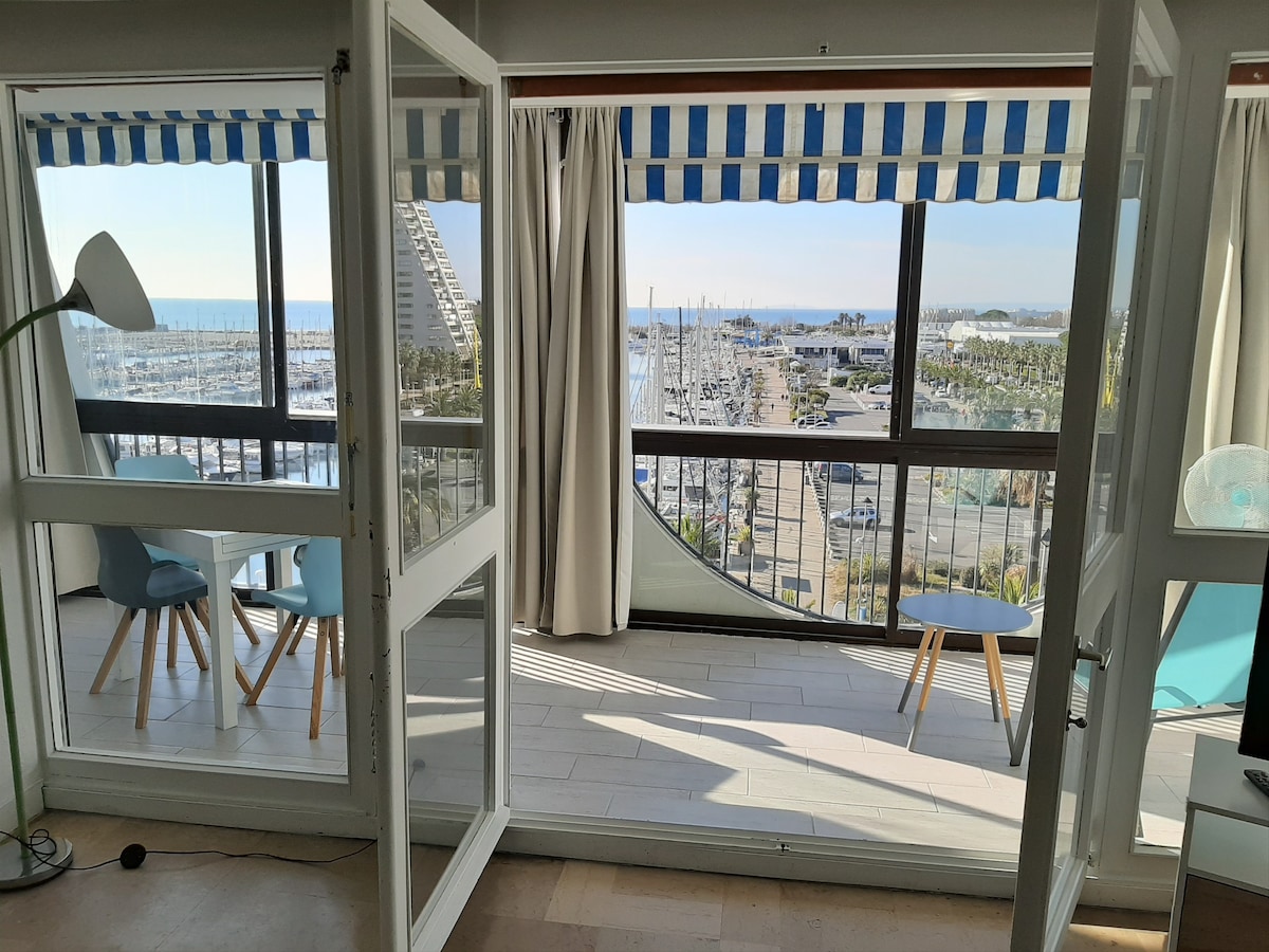 Superbe单间公寓vue port et mer ， 29平方米+12平方米的凉亭