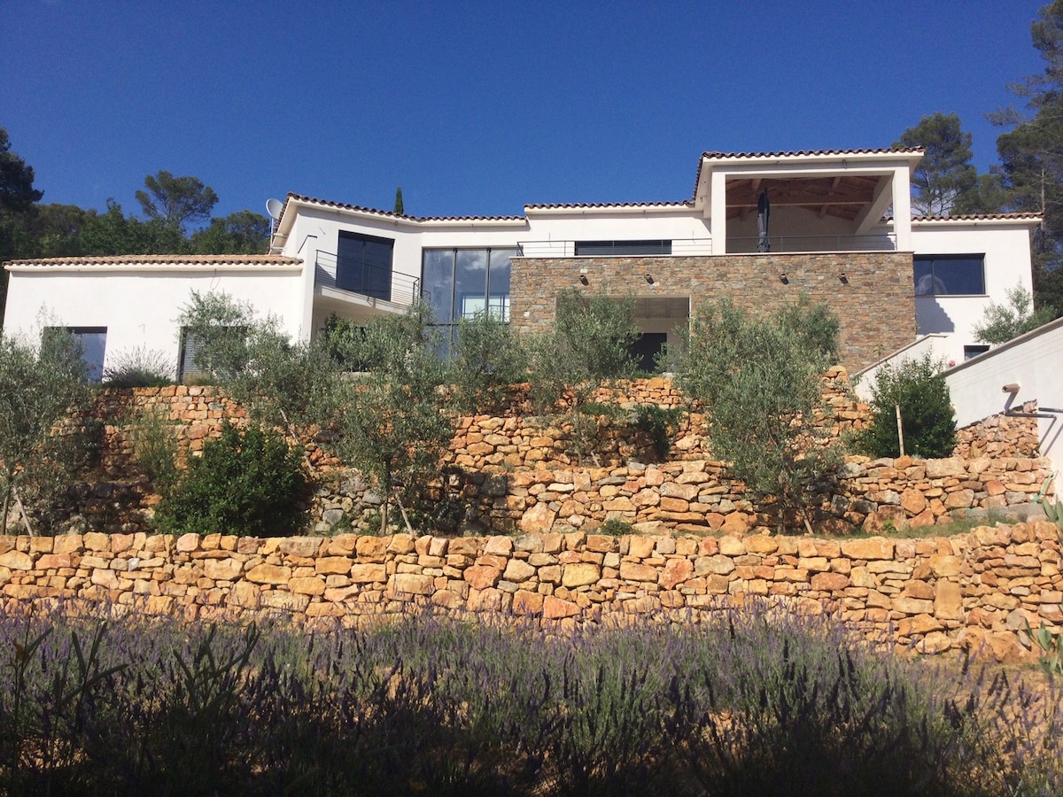 Villa au calme avec jolie vue et piscine privative