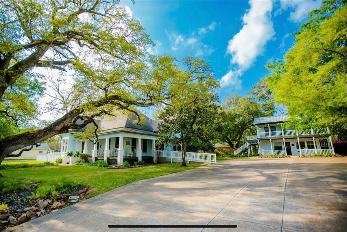 Historic Carriage House near lake and casino