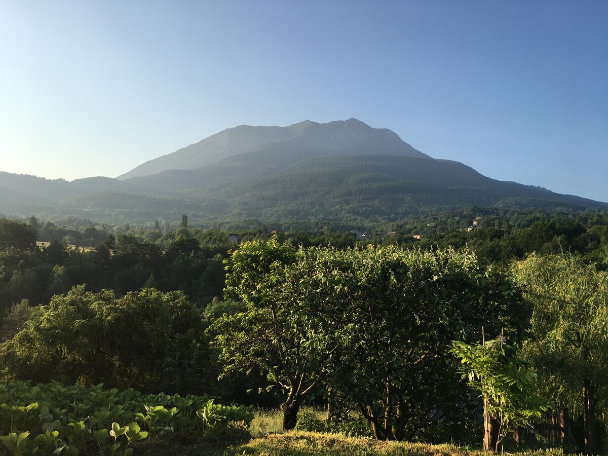 「Le Faucon Pilgrim」小屋，可欣赏壮丽安静的景色