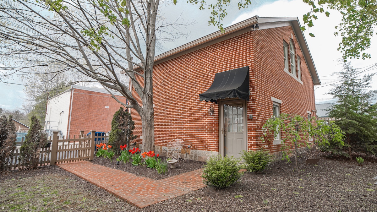 Lovely 1 bedroom Carriage House