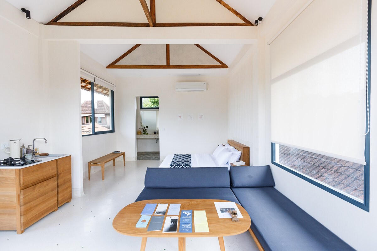 Contemporary Artisanal Studio Apartment in Ubud